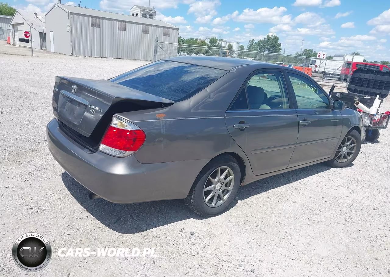 2005 Toyota Camry Le VIN:4T1BE30KX5U983956 - 4
