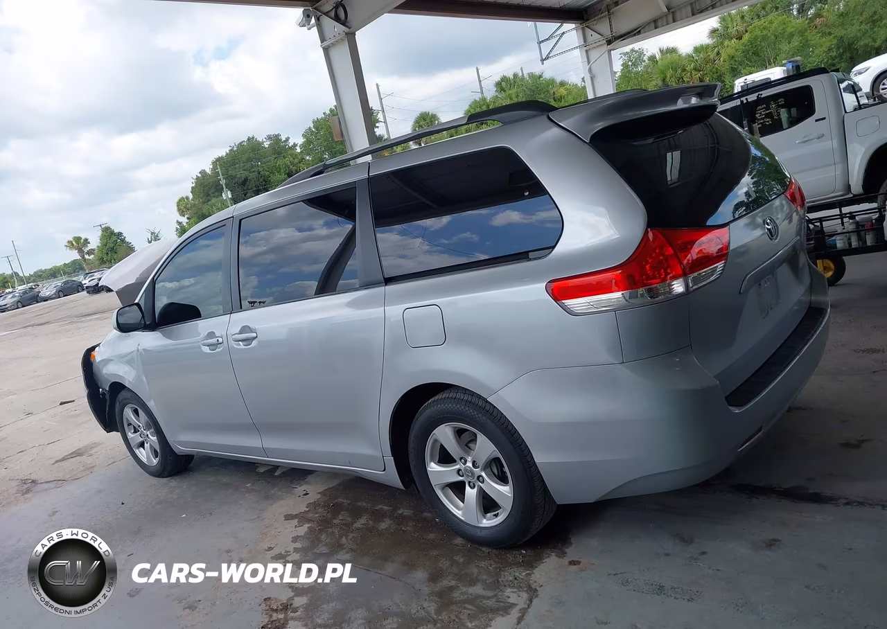 2011 Toyota Sienna Le V6 VIN:5TDKK3DC6BS126937 - 14