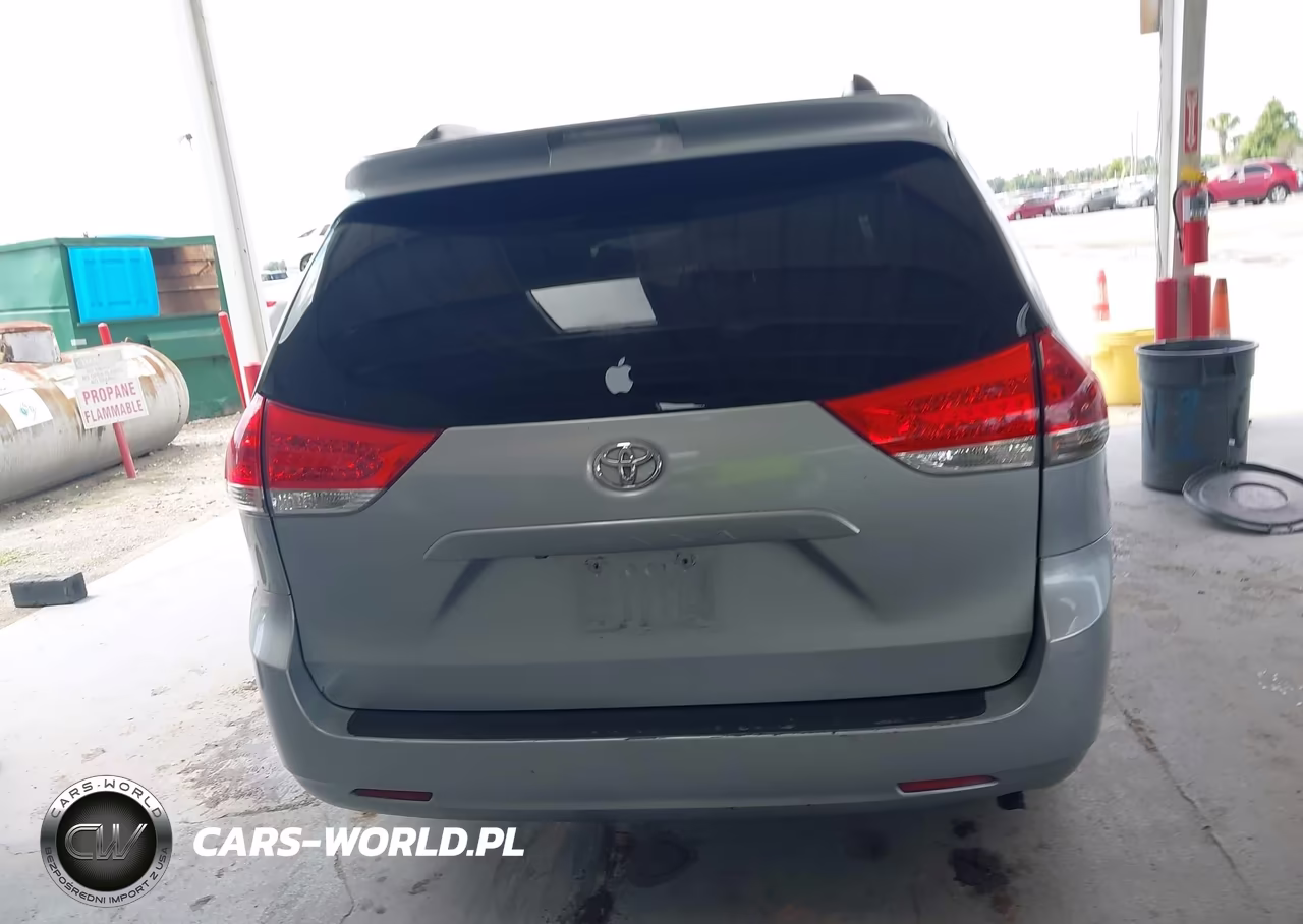 2011 Toyota Sienna Le V6 VIN:5TDKK3DC6BS126937 - 16