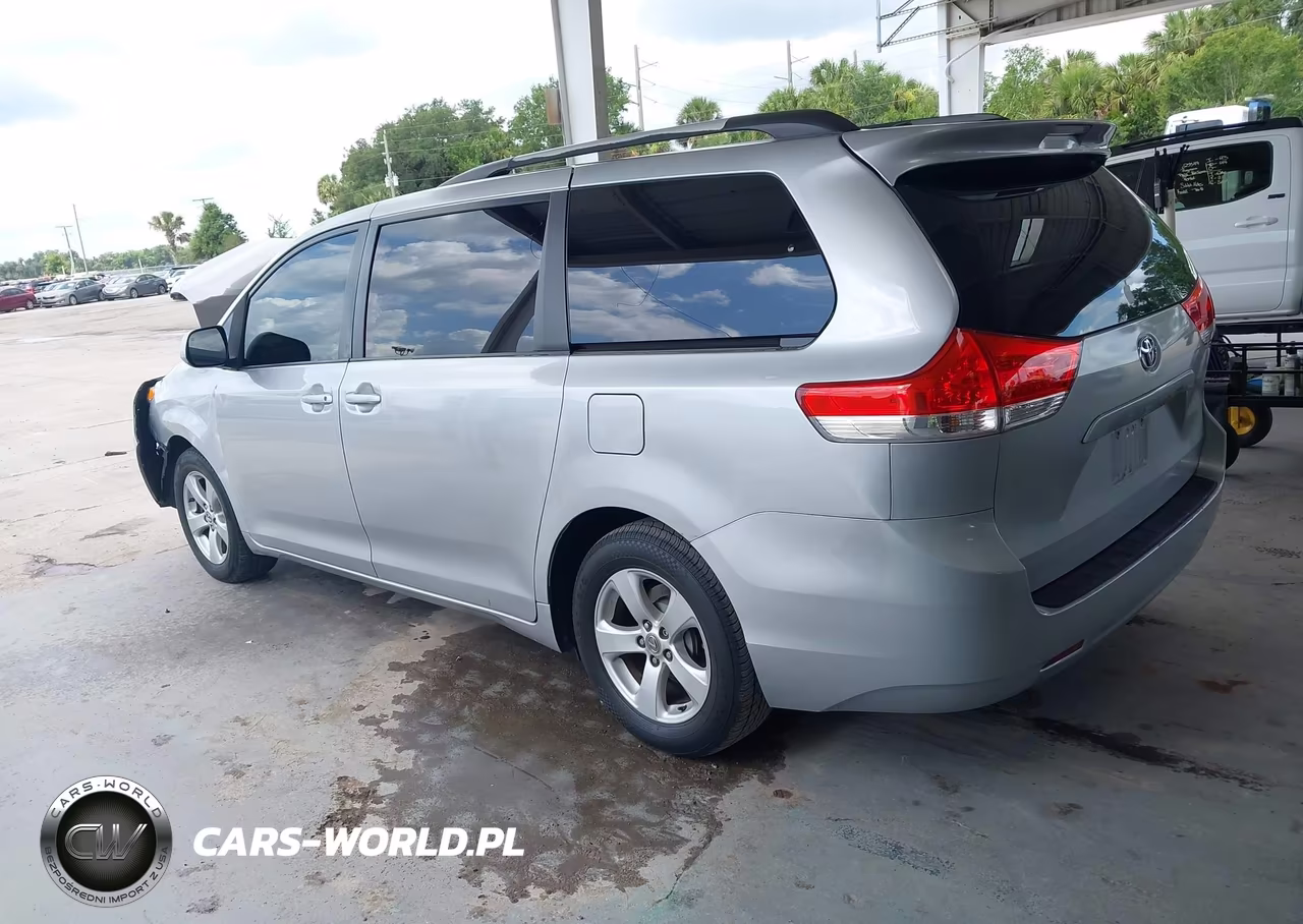 2011 Toyota Sienna Le V6 VIN:5TDKK3DC6BS126937 - 3