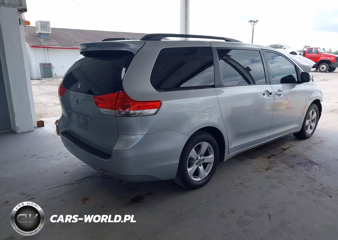 2011 Toyota Sienna Le V6 VIN:5TDKK3DC6BS126937 - 4