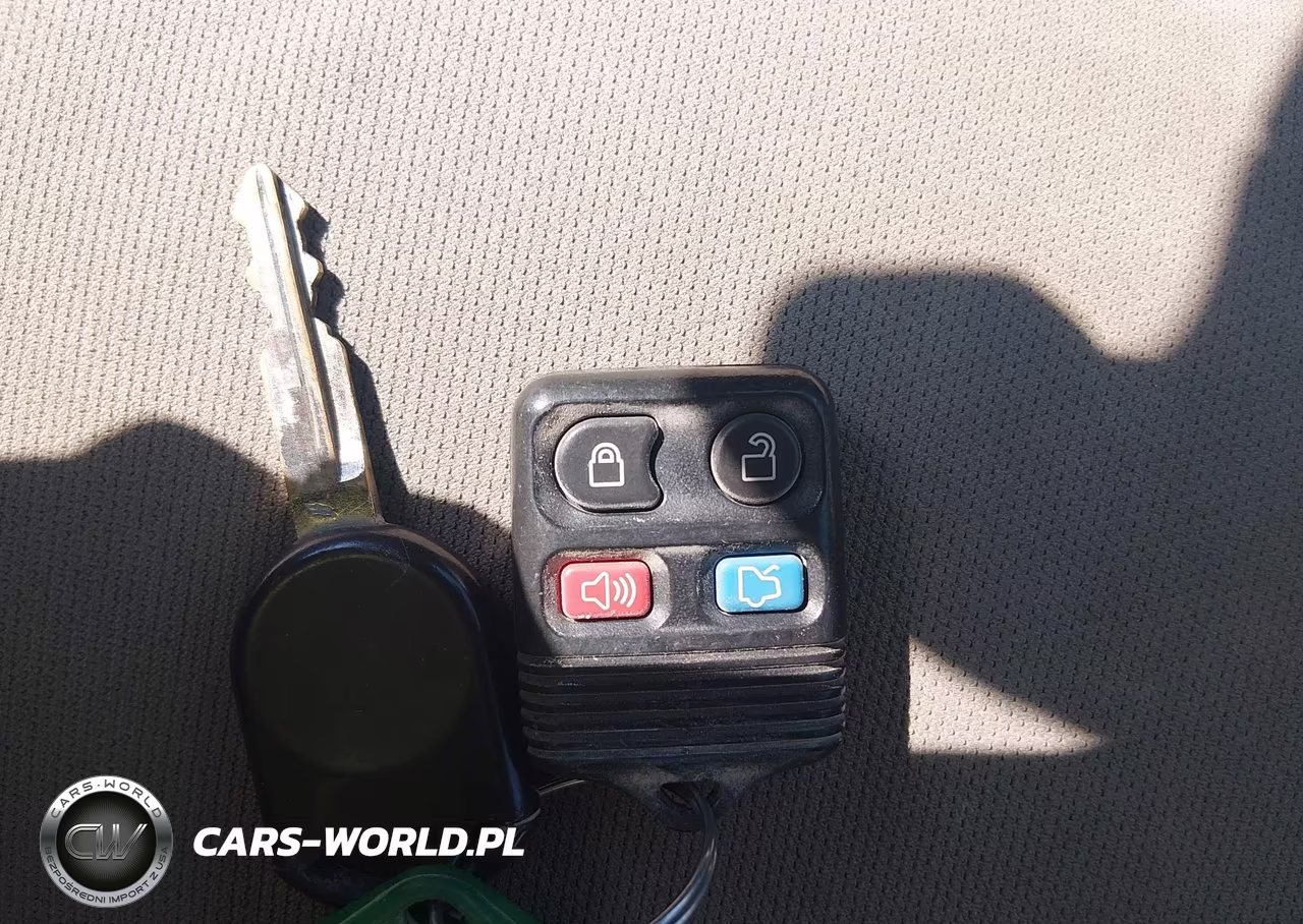 2010 Ford Focus S VIN:1FAHP3EN6AW149313 - 11