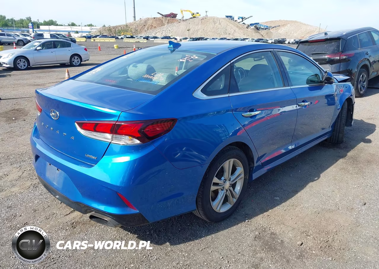 2018 Hyundai Sonata Limited VIN:5NPE34AF2JH626970 - 4