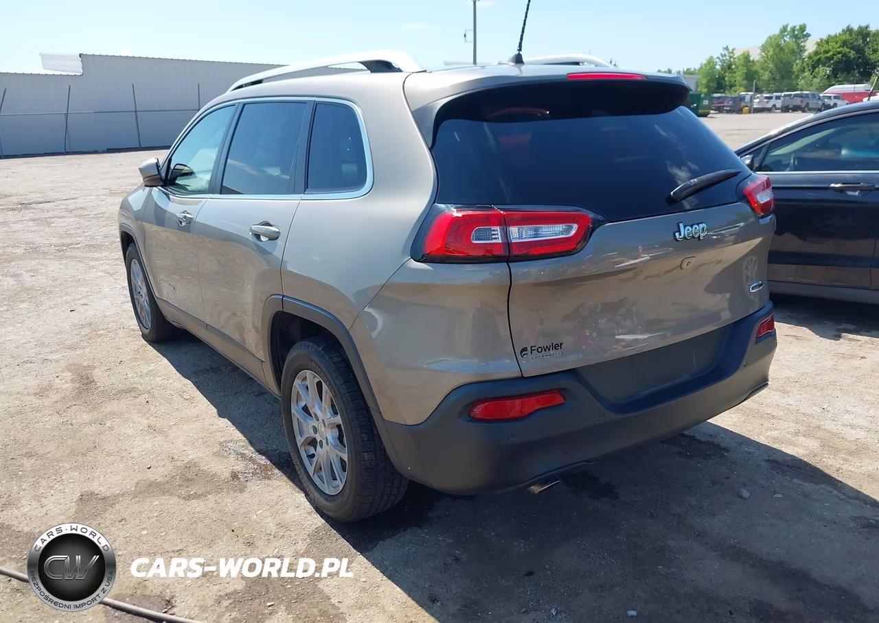 2017 Jeep Cherokee Latitude Fwd VIN:1C4PJLCB2HW623302 - 3