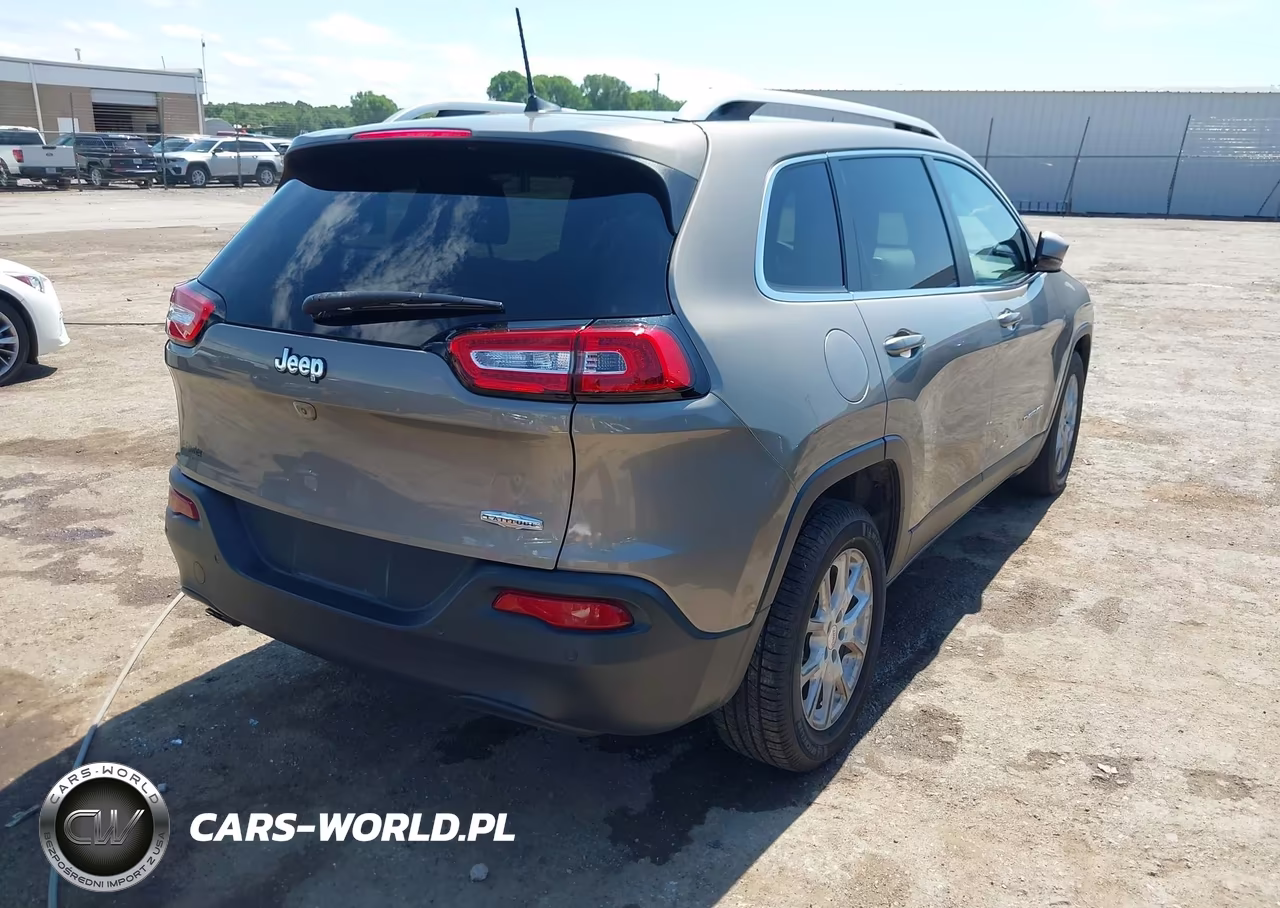 2017 Jeep Cherokee Latitude Fwd VIN:1C4PJLCB2HW623302 - 4