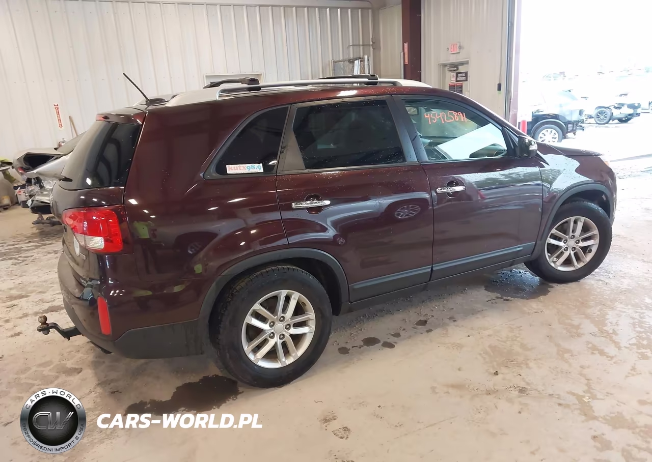 2015 Kia Sorento Lx VIN:5XYKT4A63FG582270 - 4