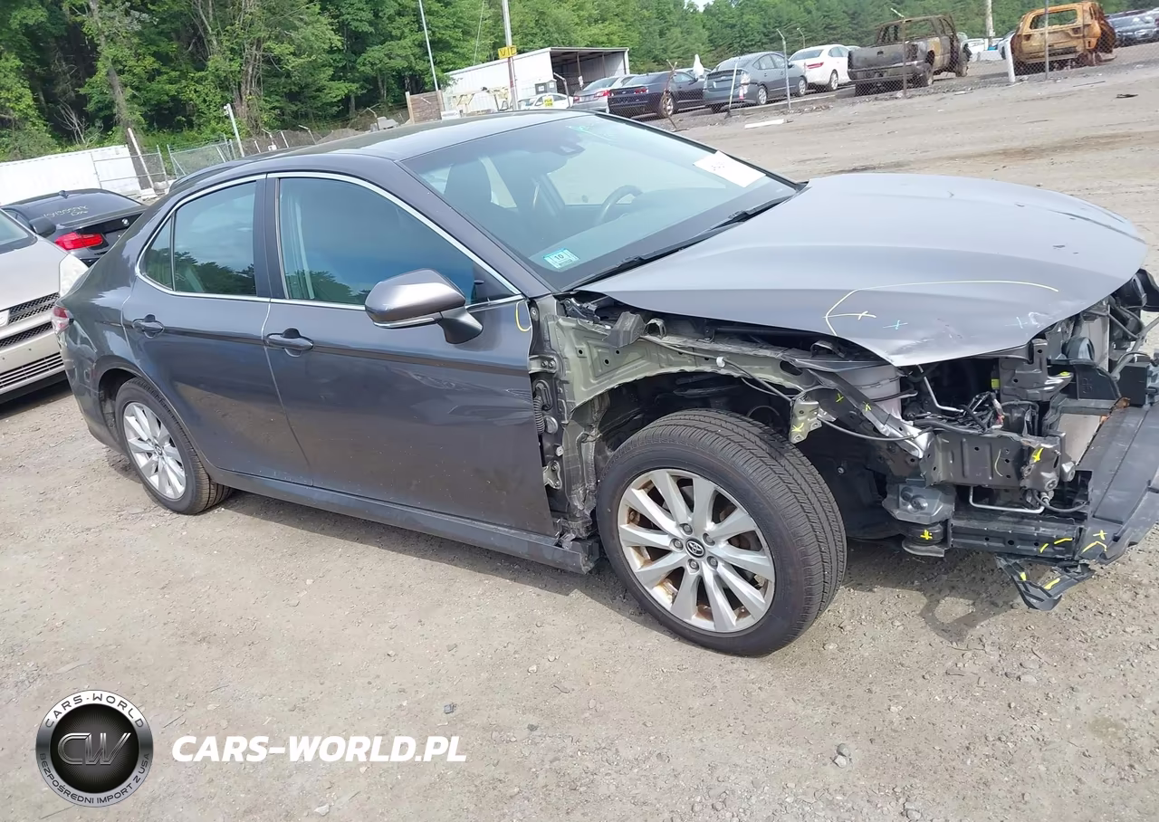 2018 Toyota Camry Le – zdjęcie 1 z 15