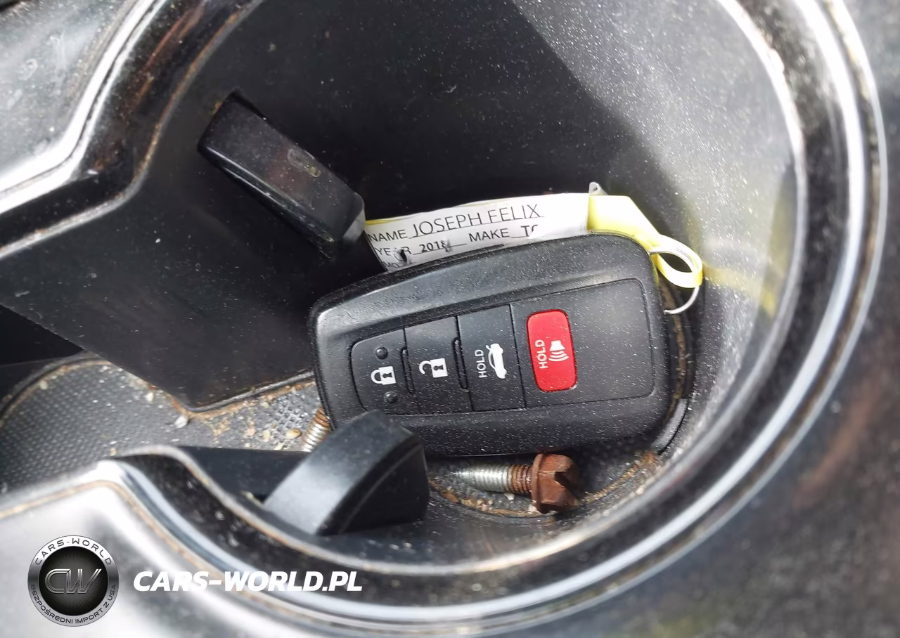 2018 Toyota Camry Le VIN:4T1B11HK7JU530697 - 10