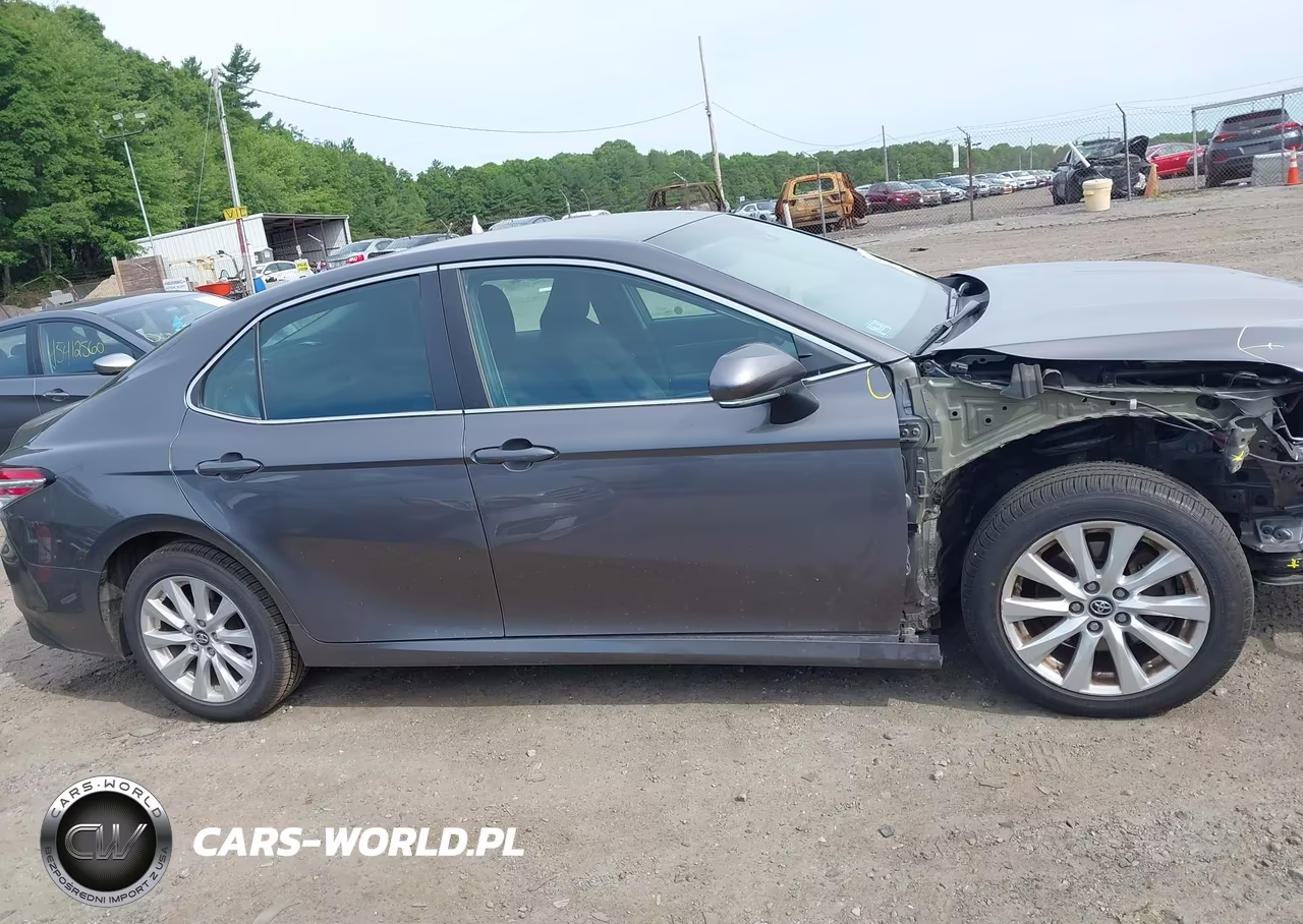 2018 Toyota Camry Le VIN:4T1B11HK7JU530697 - 12