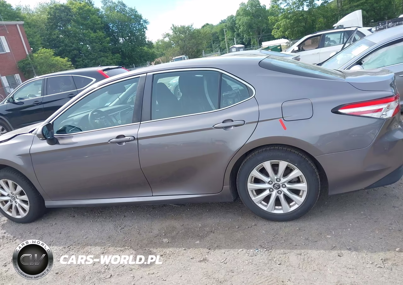 2018 Toyota Camry Le VIN:4T1B11HK7JU530697 - 13