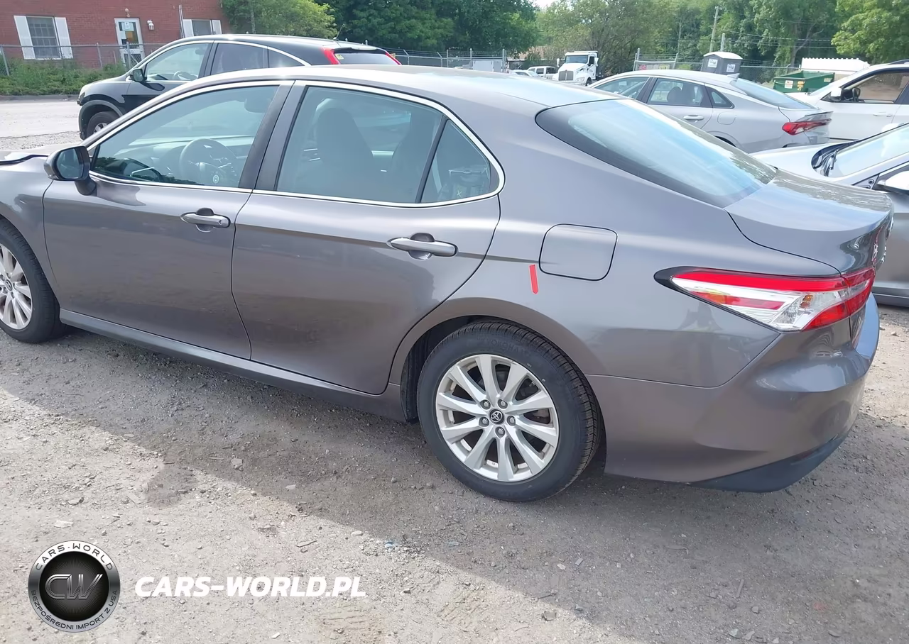 2018 Toyota Camry Le VIN:4T1B11HK7JU530697 - 3
