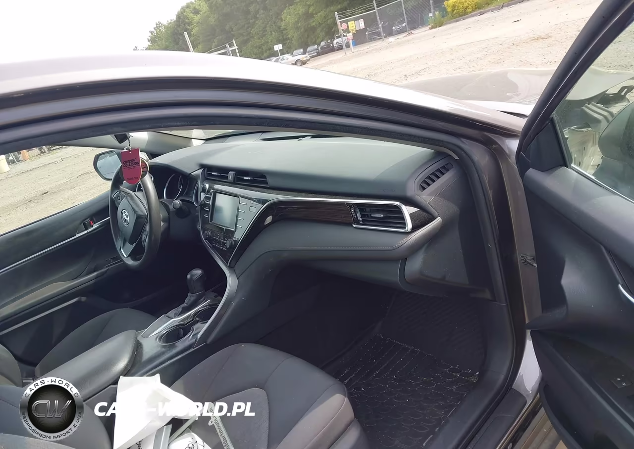 2018 Toyota Camry Le VIN:4T1B11HK7JU530697 - 5