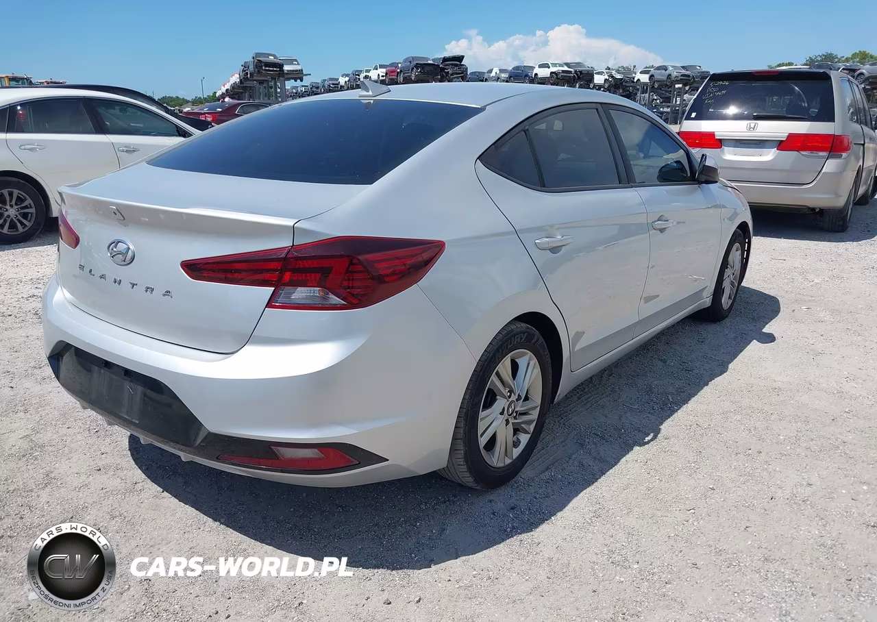 2019 Hyundai Elantra Sel VIN:5NPD84LF1KH407431 - 4
