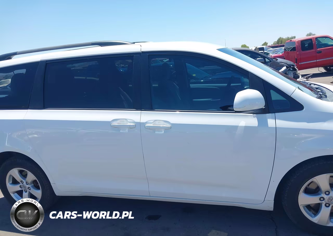 2015 Toyota Sienna Le 8 Passenger VIN:5TDKK3DC8FS632307 - 14