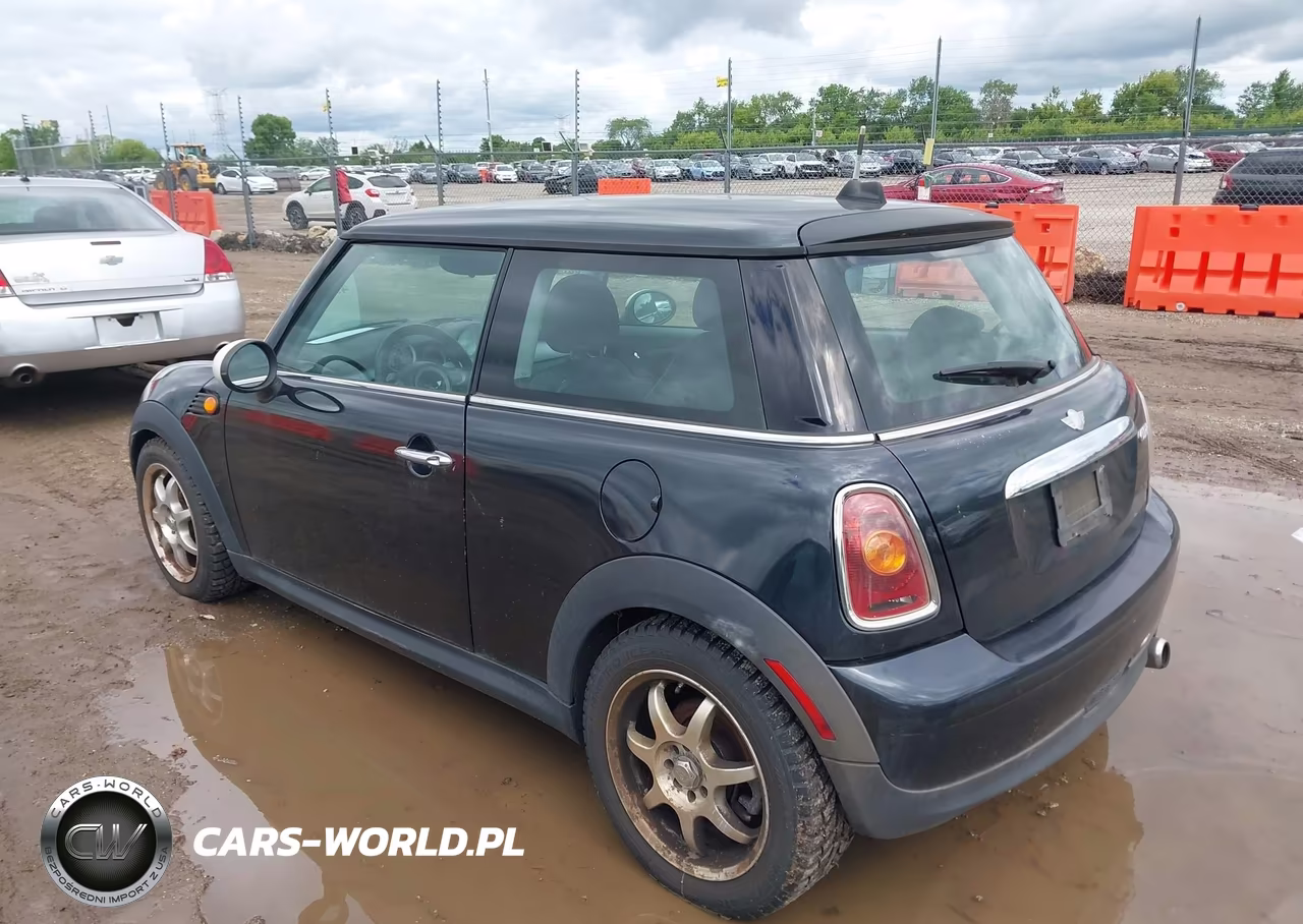 2008 Mini Cooper VIN:WMWMF33558TT62518 - 3