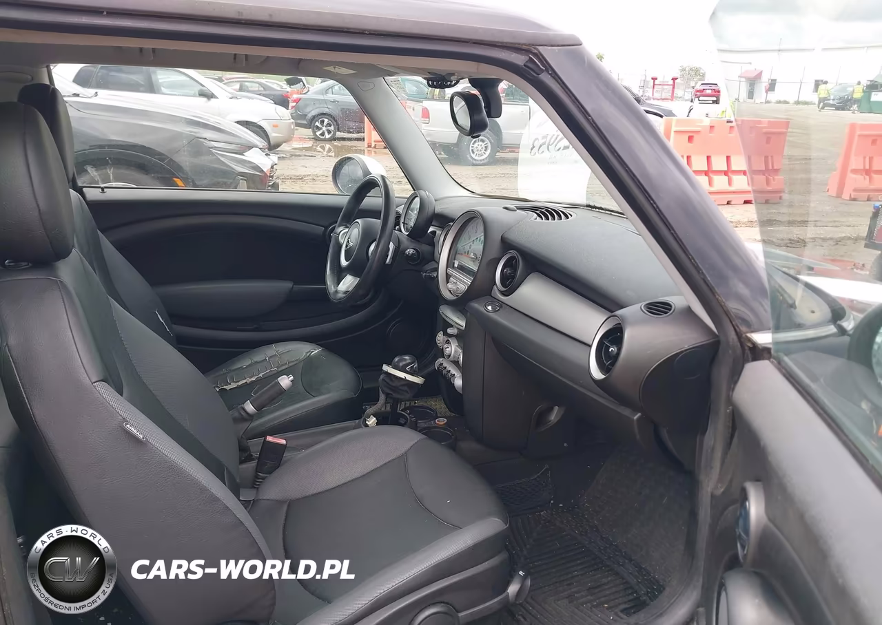2008 Mini Cooper VIN:WMWMF33558TT62518 - 5