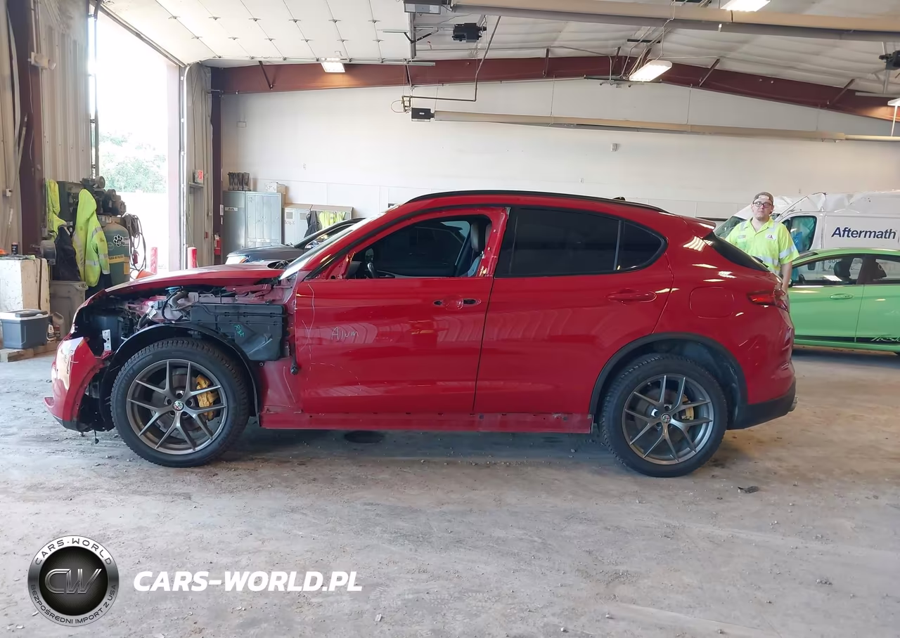 2018 Alfa Romeo Stelvio Ti Sport Awd VIN:ZASFAKNN1J7C00084 - 14
