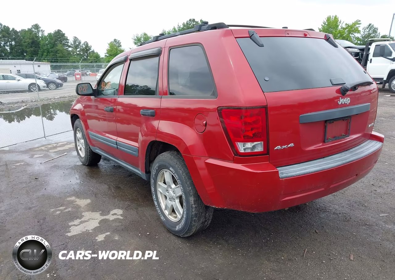 2005 Jeep Grand Cherokee Laredo VIN:1J8GR48K15C612255 - 3