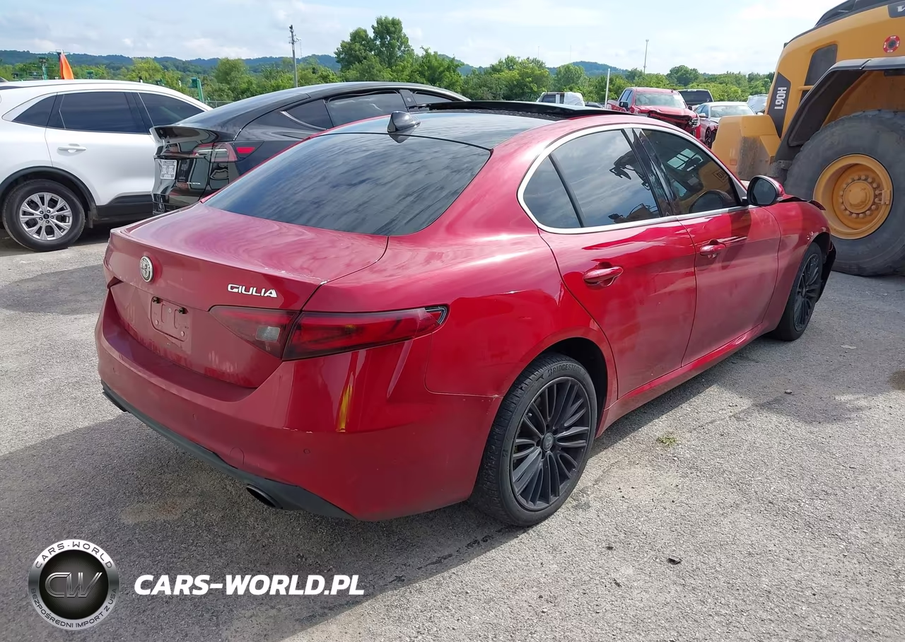 2017 Alfa Romeo Giulia Ti Awd VIN:ZARFAEEN8H7550242 - 4