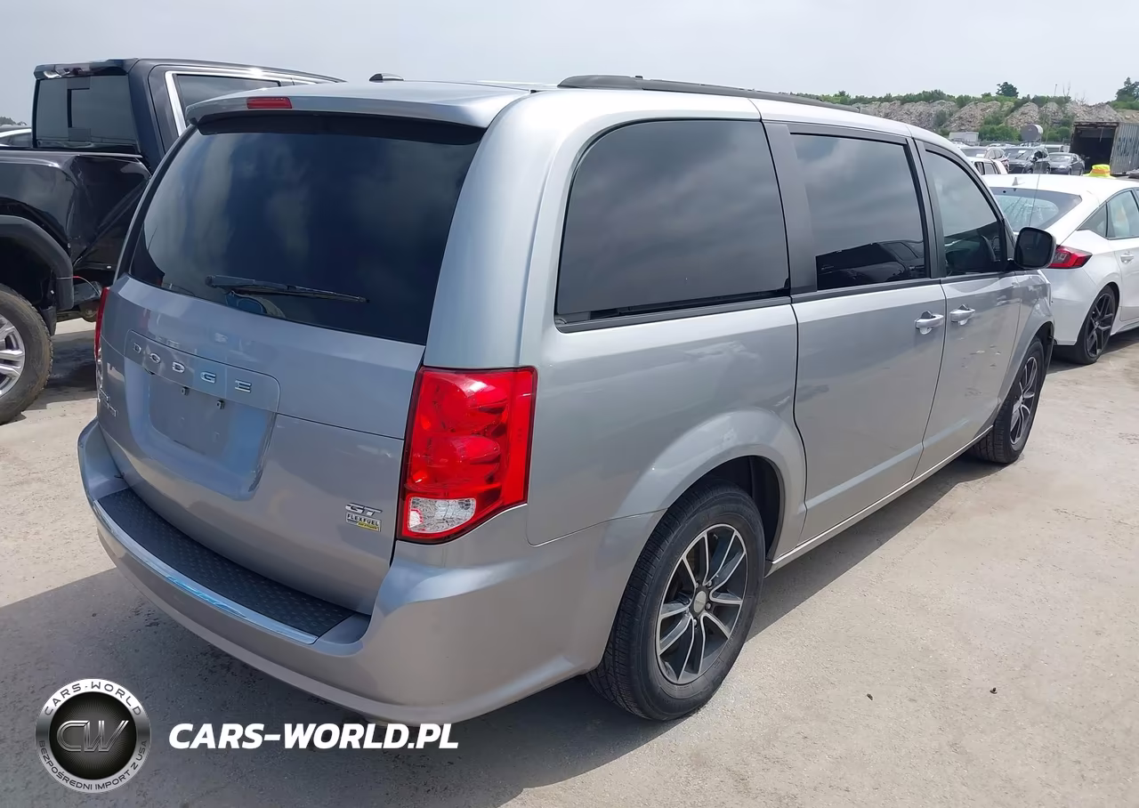 2018 Dodge Grand Caravan Gt VIN:2C4RDGEG4JR335876 - 4