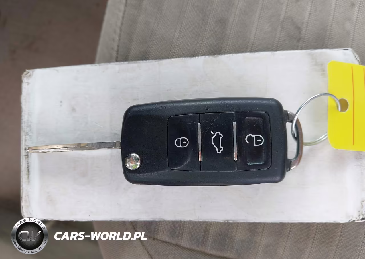 2013 Volkswagen Beetle 2.0T Turbo VIN:3VWV67AT0DM608932 - 11