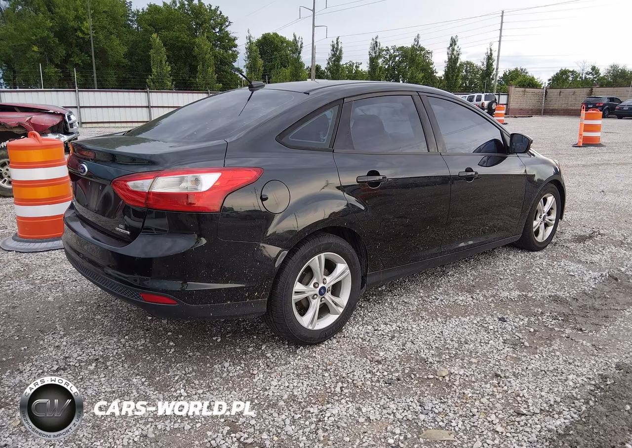 2014 Ford Focus Se VIN:1FADP3F29EL440964 - 4