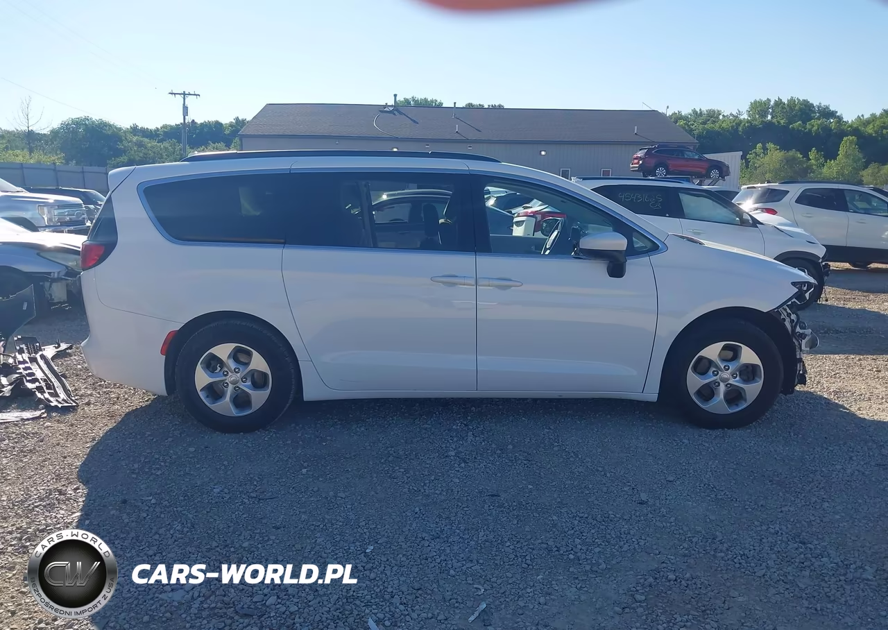 2017 Chrysler Pacifica Lx VIN:2C4RC1CG1HR500442 - 14