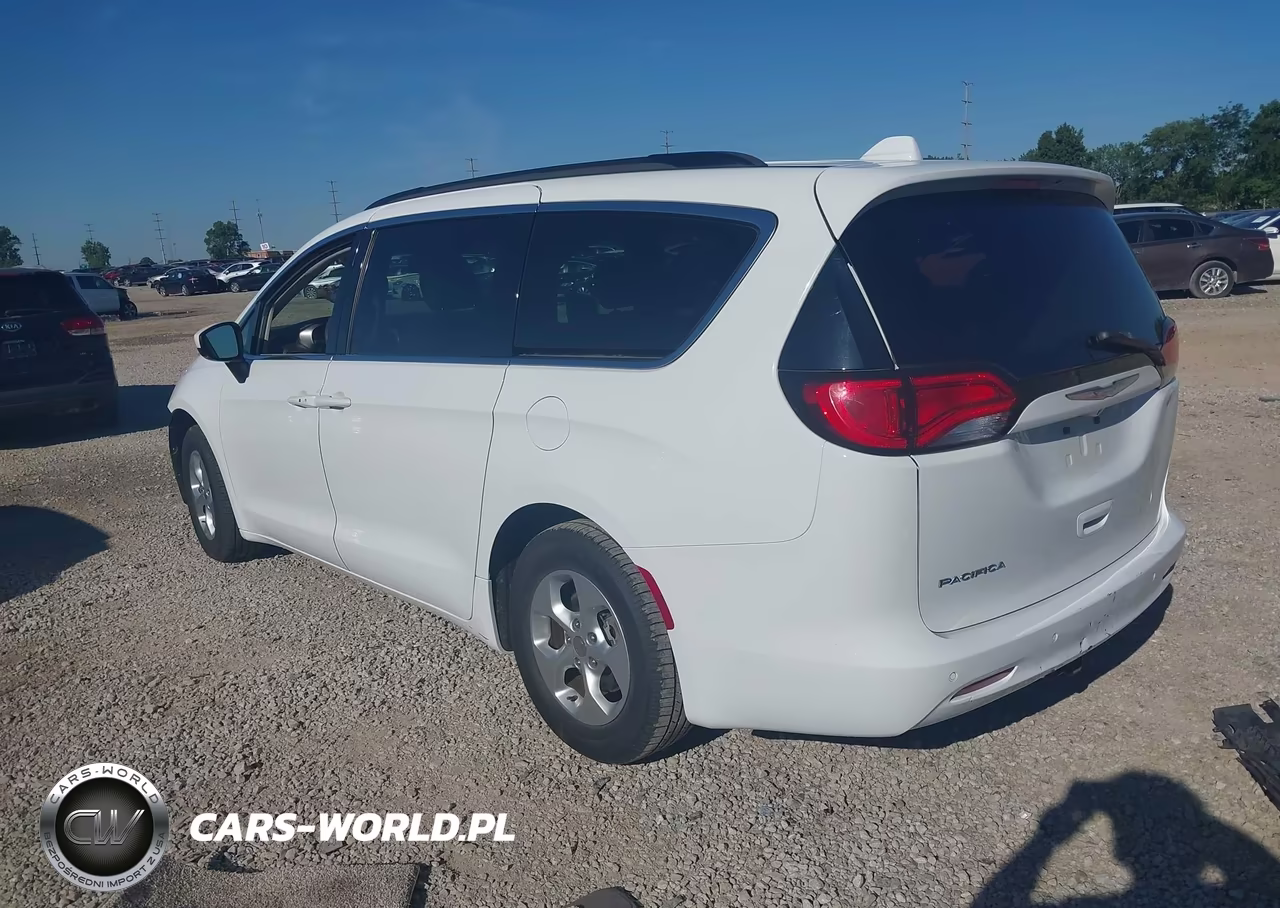 2017 Chrysler Pacifica Lx VIN:2C4RC1CG1HR500442 - 3
