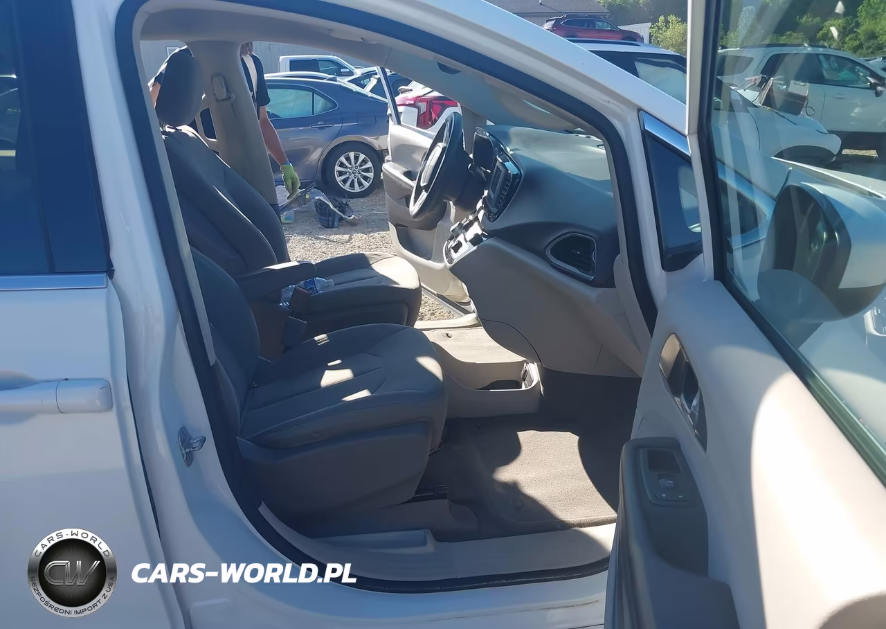 2017 Chrysler Pacifica Lx VIN:2C4RC1CG1HR500442 - 5