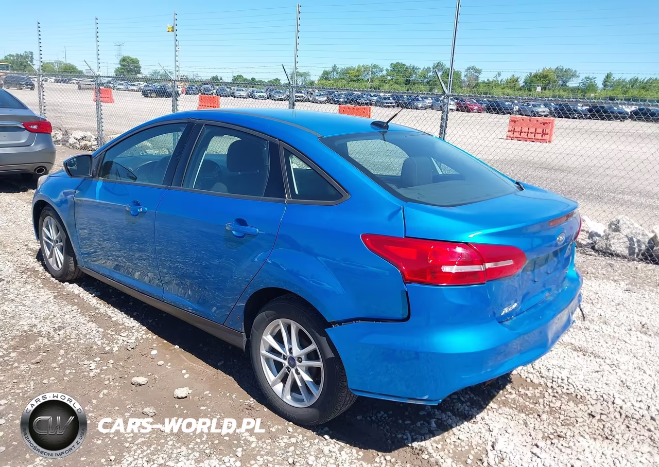 2015 Ford Focus Se VIN:1FADP3F26FL213670 - 3