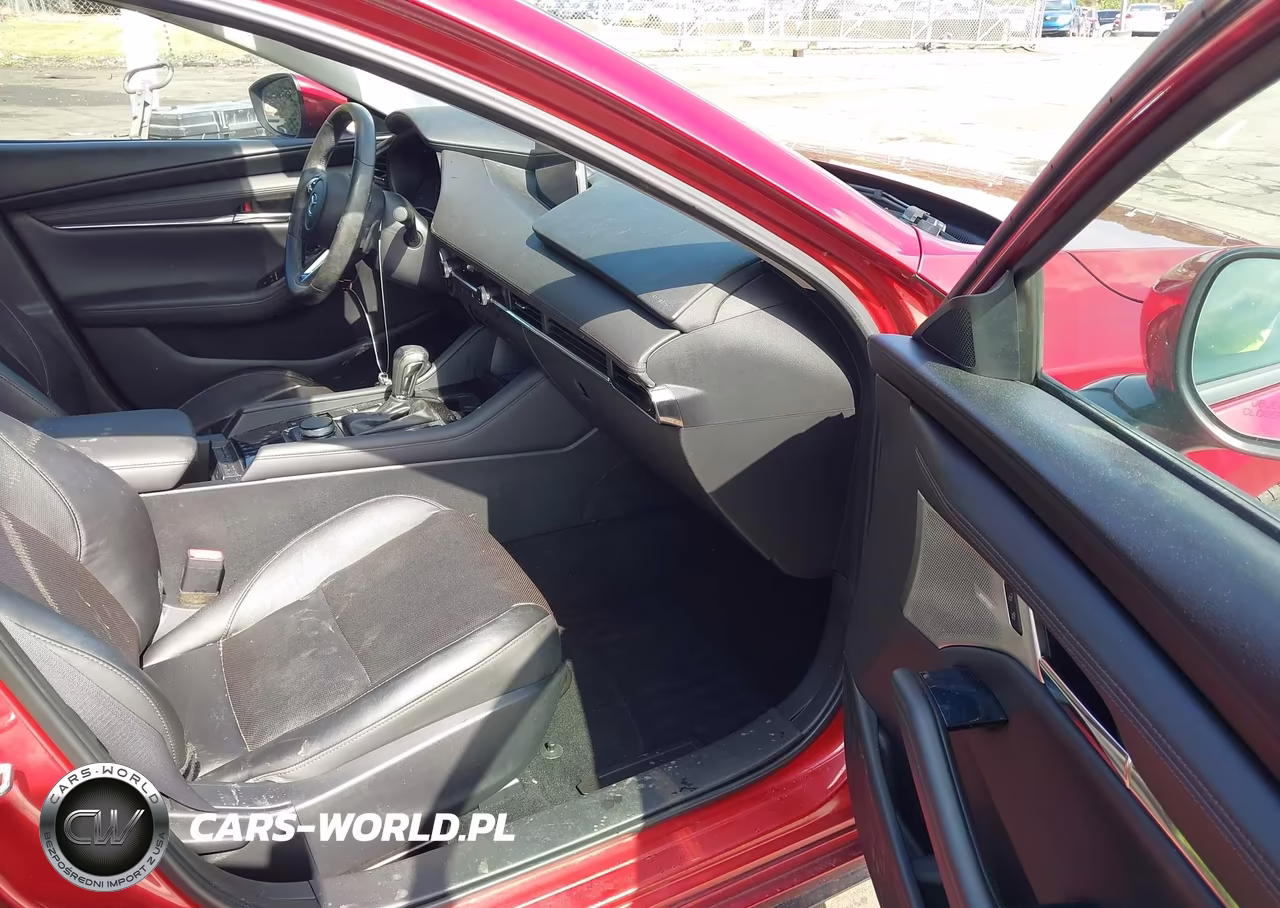 2019 Mazda Mazda3 Premium Package VIN:3MZBPAEM9KM100682 - 5
