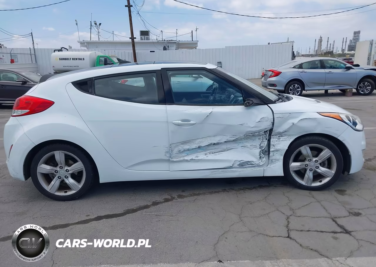 2014 Hyundai Veloster Base W-Black VIN:KMHTC6AD3EU211925 - 15