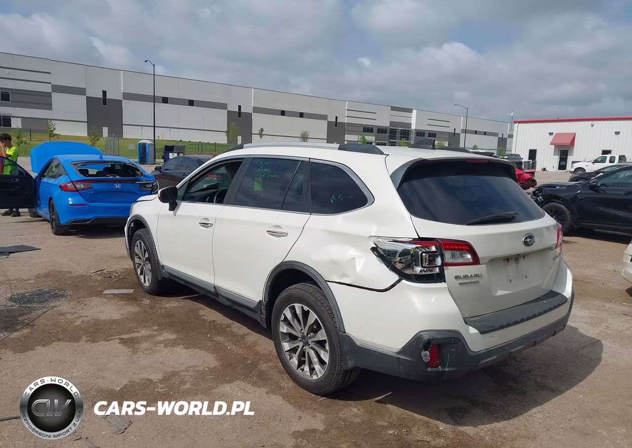 2018 Subaru Outback 2.5I Touring VIN:4S4BSATC2J3306269 - 3