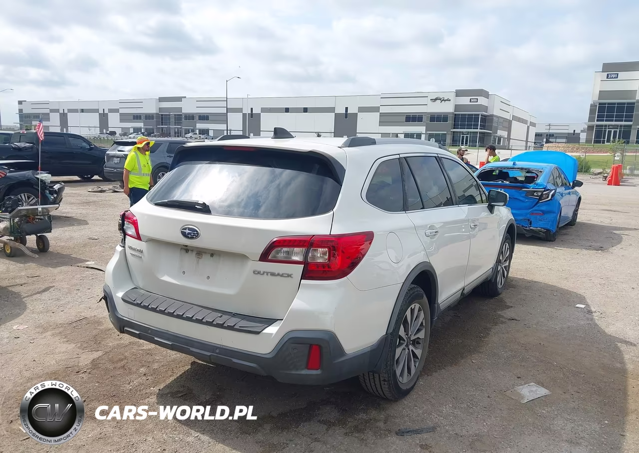 2018 Subaru Outback 2.5I Touring VIN:4S4BSATC2J3306269 - 4