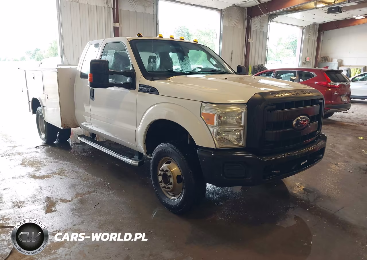 2011 Ford F-350 Chassis Xl