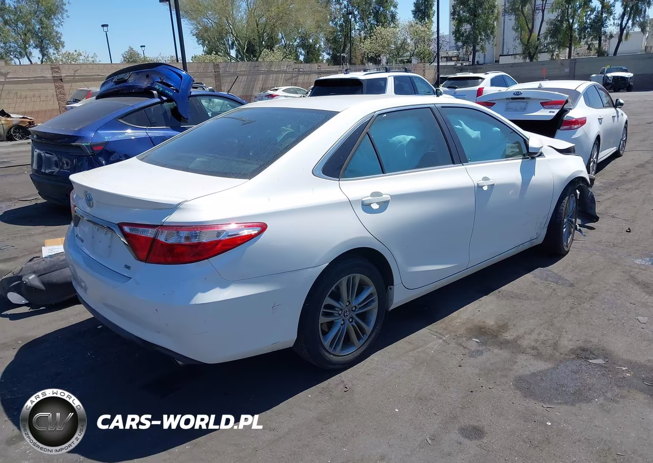 2015 Toyota Camry Se VIN:4T1BF1FK7FU094008 - 4