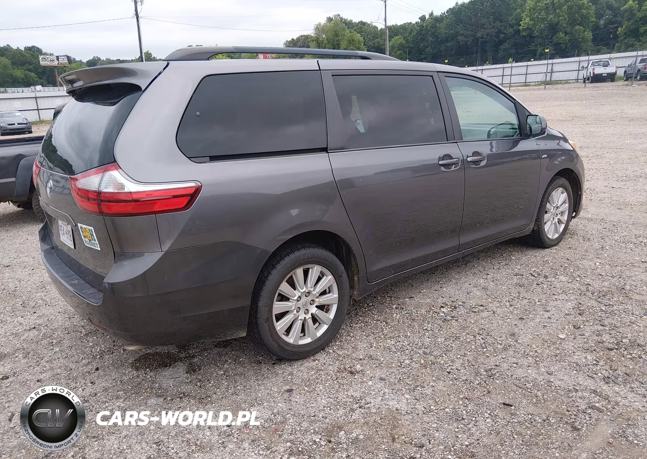2017 Toyota Sienna Le 7 Passenger VIN:5TDJZ3DC5HS149979 - 4
