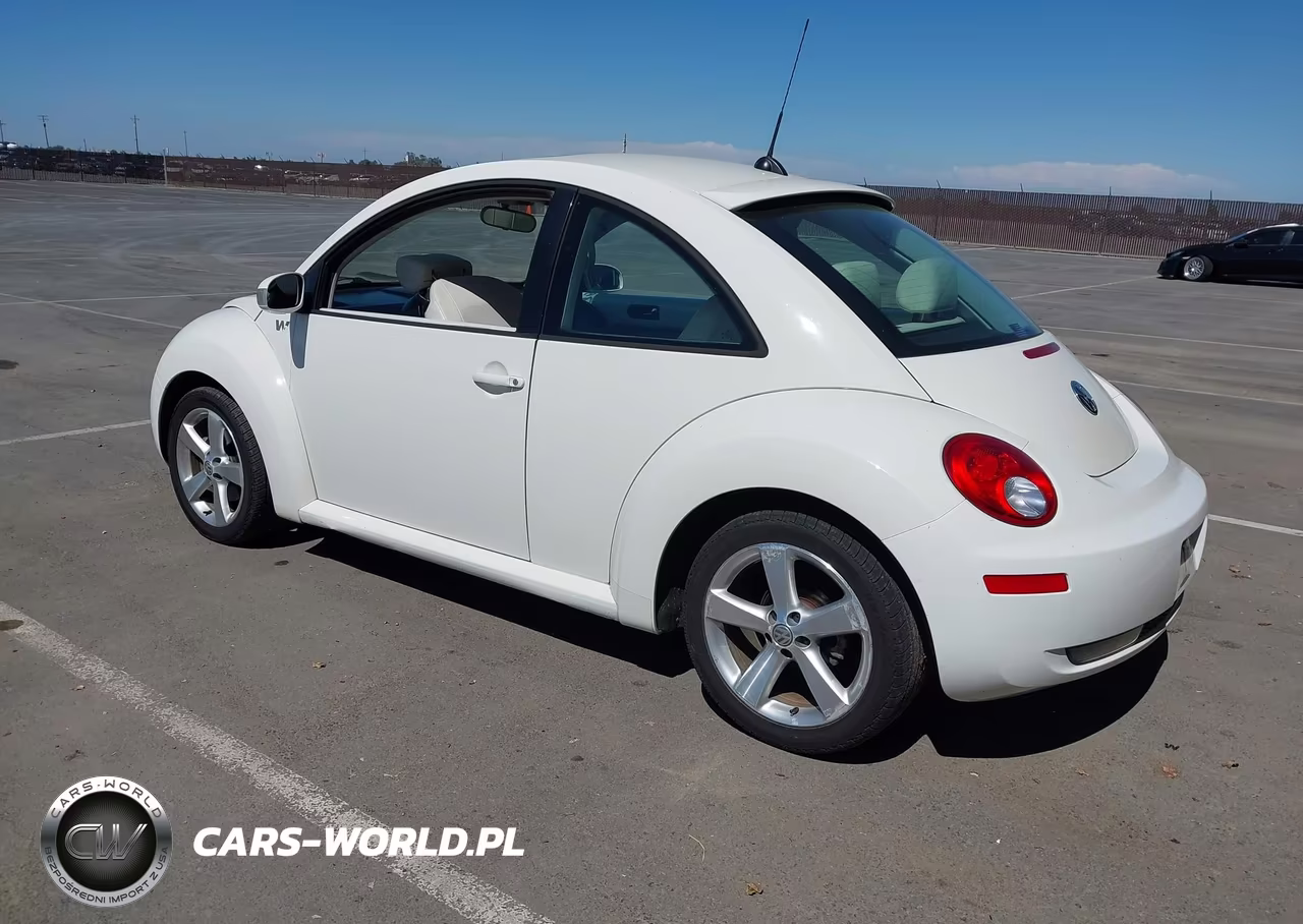 2008 Volkswagen New Beetle Triple White VIN:3VWFW31C78M511083 - 3