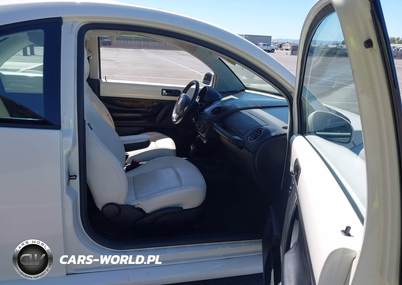 2008 Volkswagen New Beetle Triple White VIN:3VWFW31C78M511083 - 5