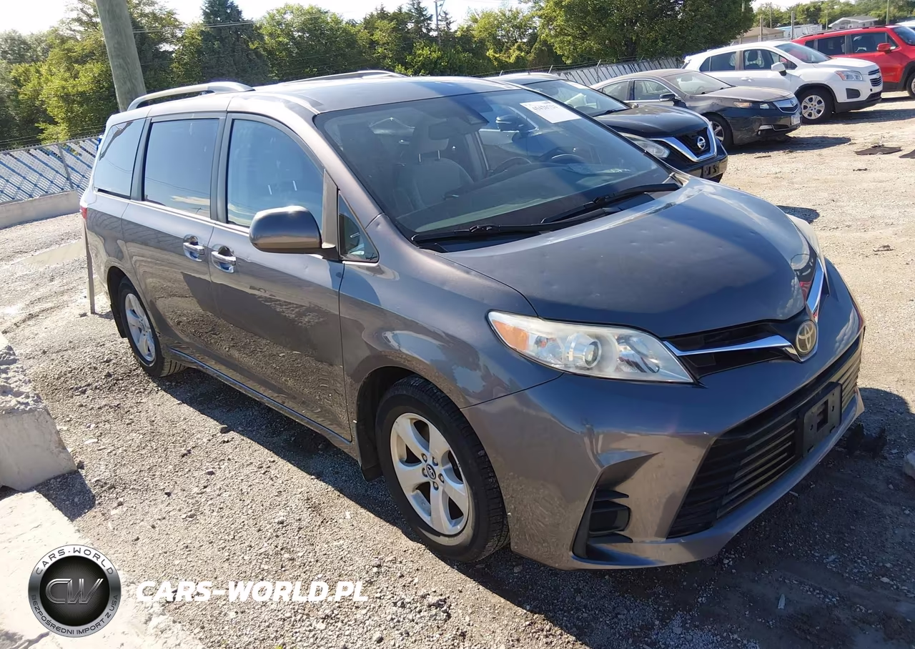 2018 Toyota Sienna Le 8 Passenger