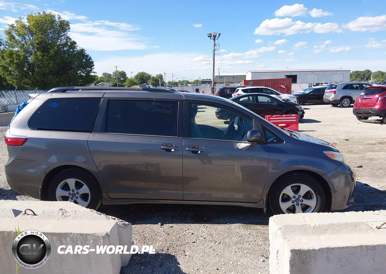 2018 Toyota Sienna Le 8 Passenger VIN:5TDKZ3DC0JS922805 - 13
