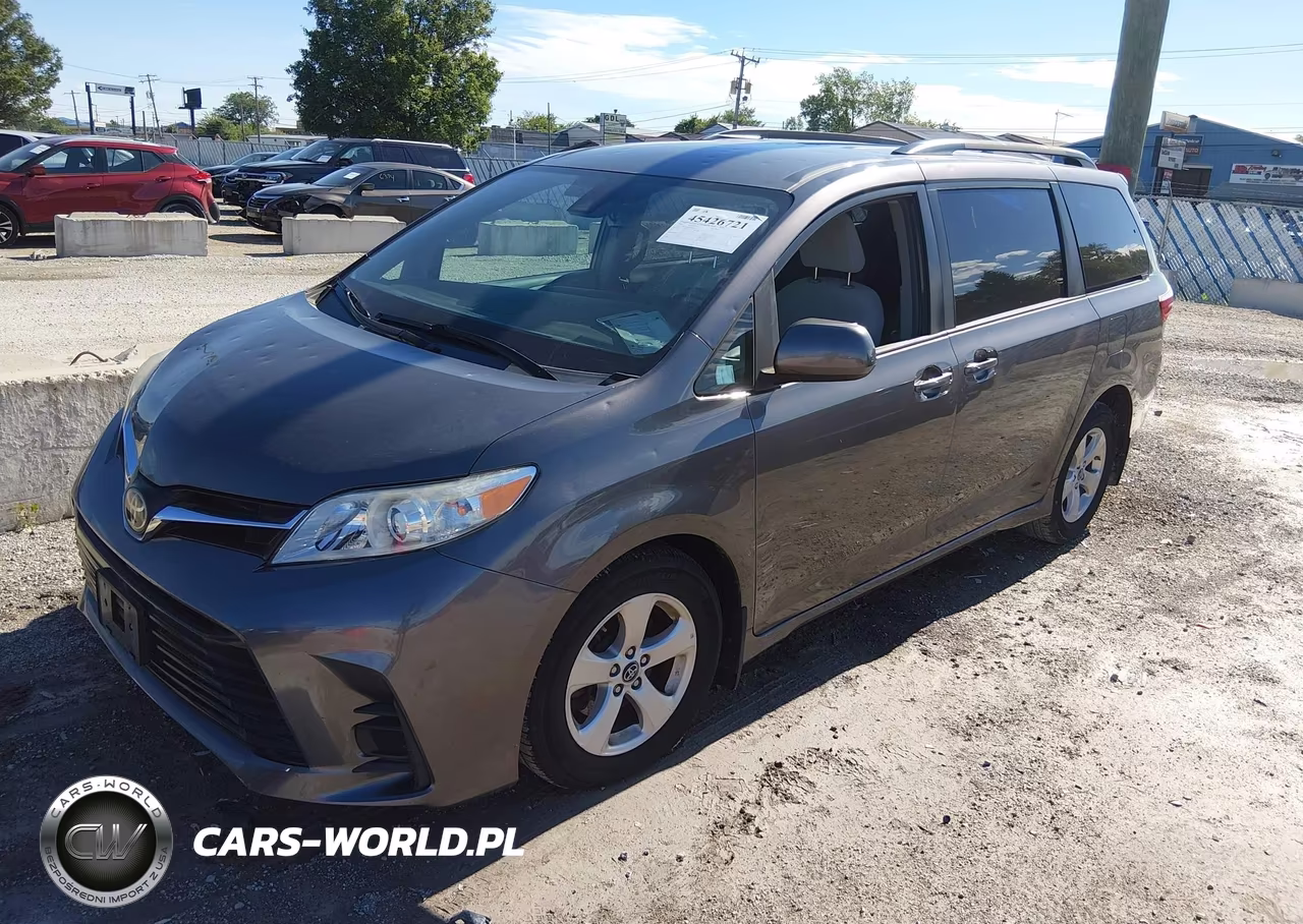 2018 Toyota Sienna Le 8 Passenger VIN:5TDKZ3DC0JS922805 - 2