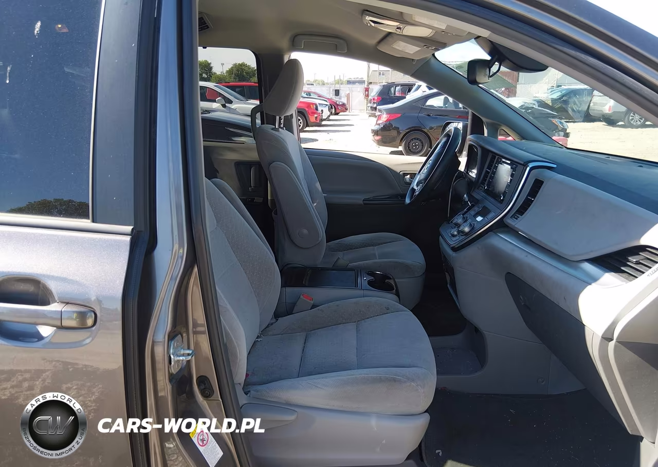 2018 Toyota Sienna Le 8 Passenger VIN:5TDKZ3DC0JS922805 - 5