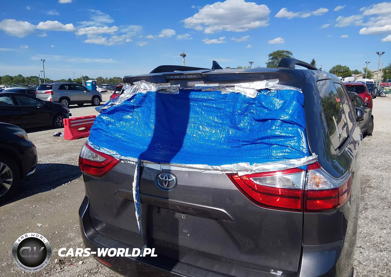2018 Toyota Sienna Le 8 Passenger VIN:5TDKZ3DC0JS922805 - 6