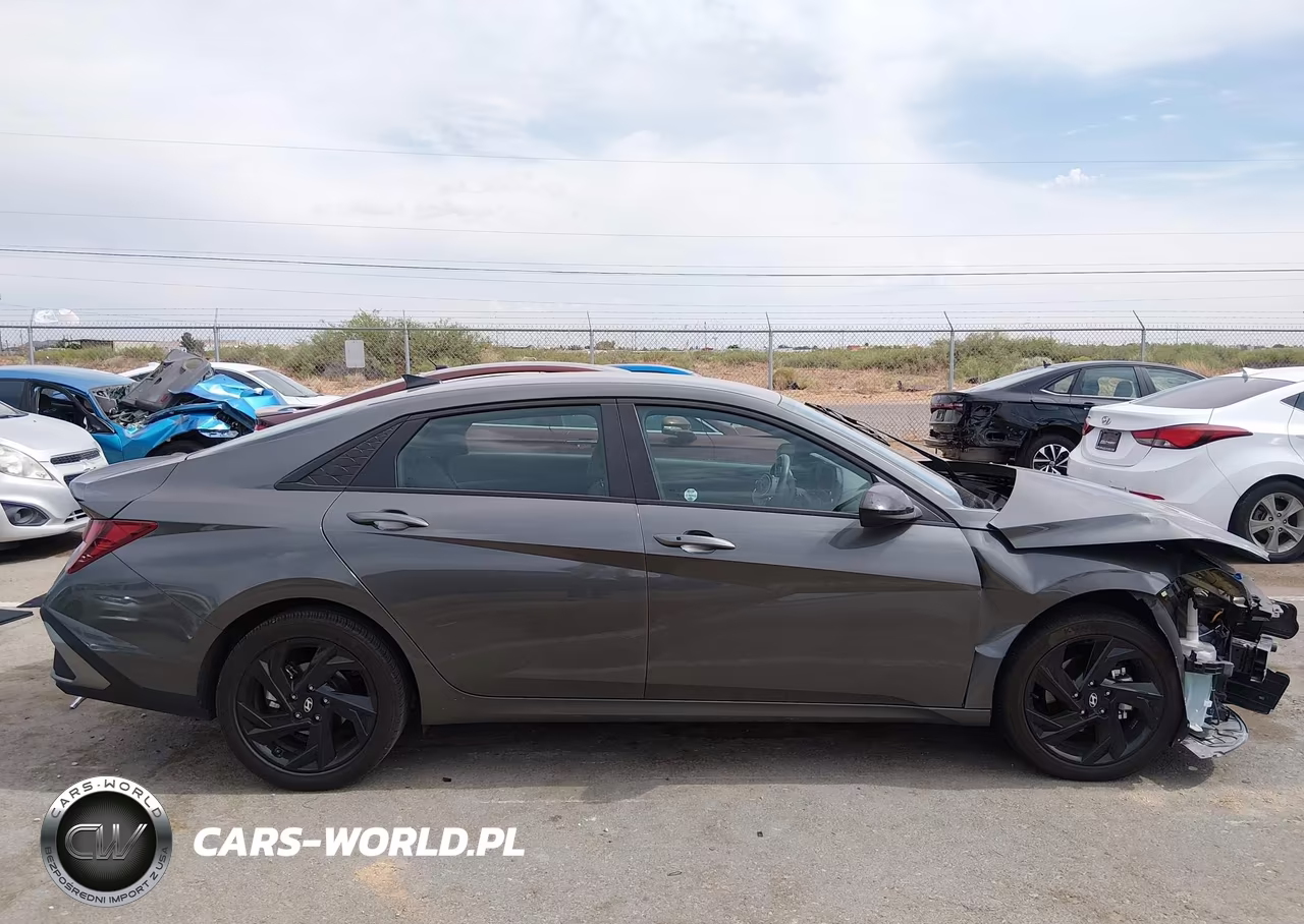 2026 Hyundai Elantra Sel Sport VIN:KMHLM4DG2TU100772 - 13