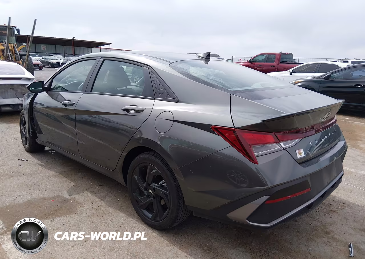 2026 Hyundai Elantra Sel Sport VIN:KMHLM4DG2TU100772 - 3