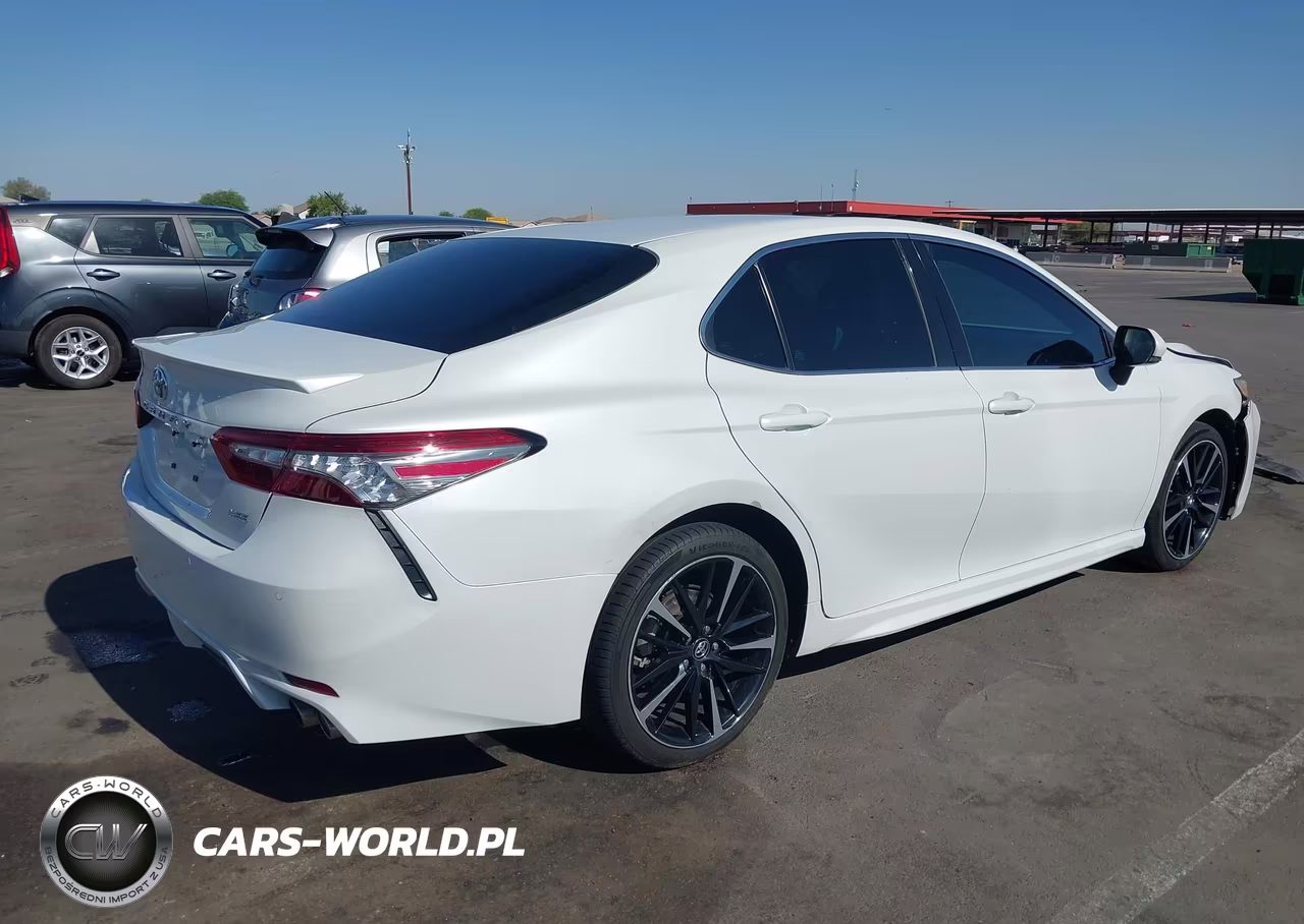 2018 Toyota Camry Xse VIN:4T1B61HK5JU096670 - 4