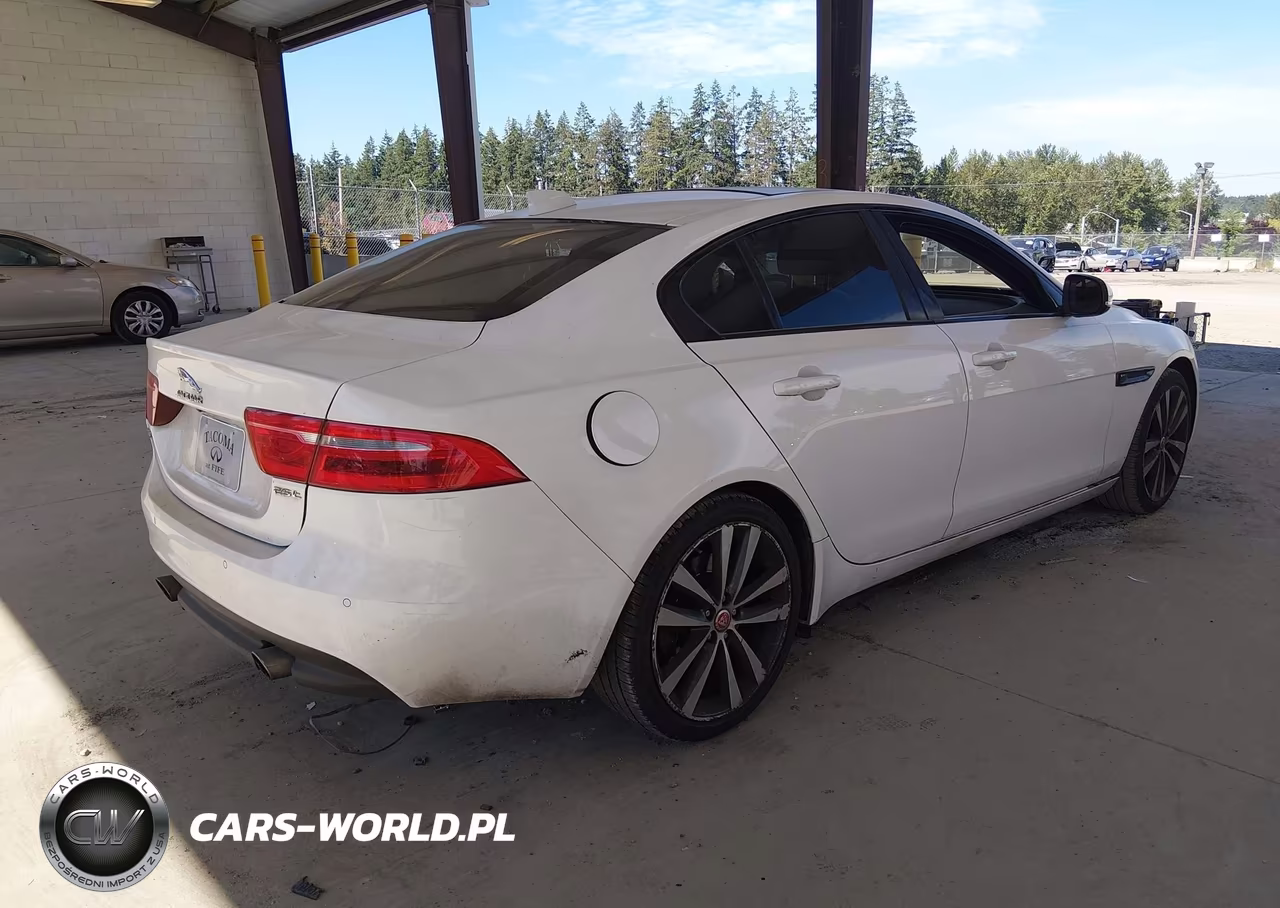 2017 Jaguar Xe 25T Prestige VIN:SAJAE4BGXHA947299 - 4