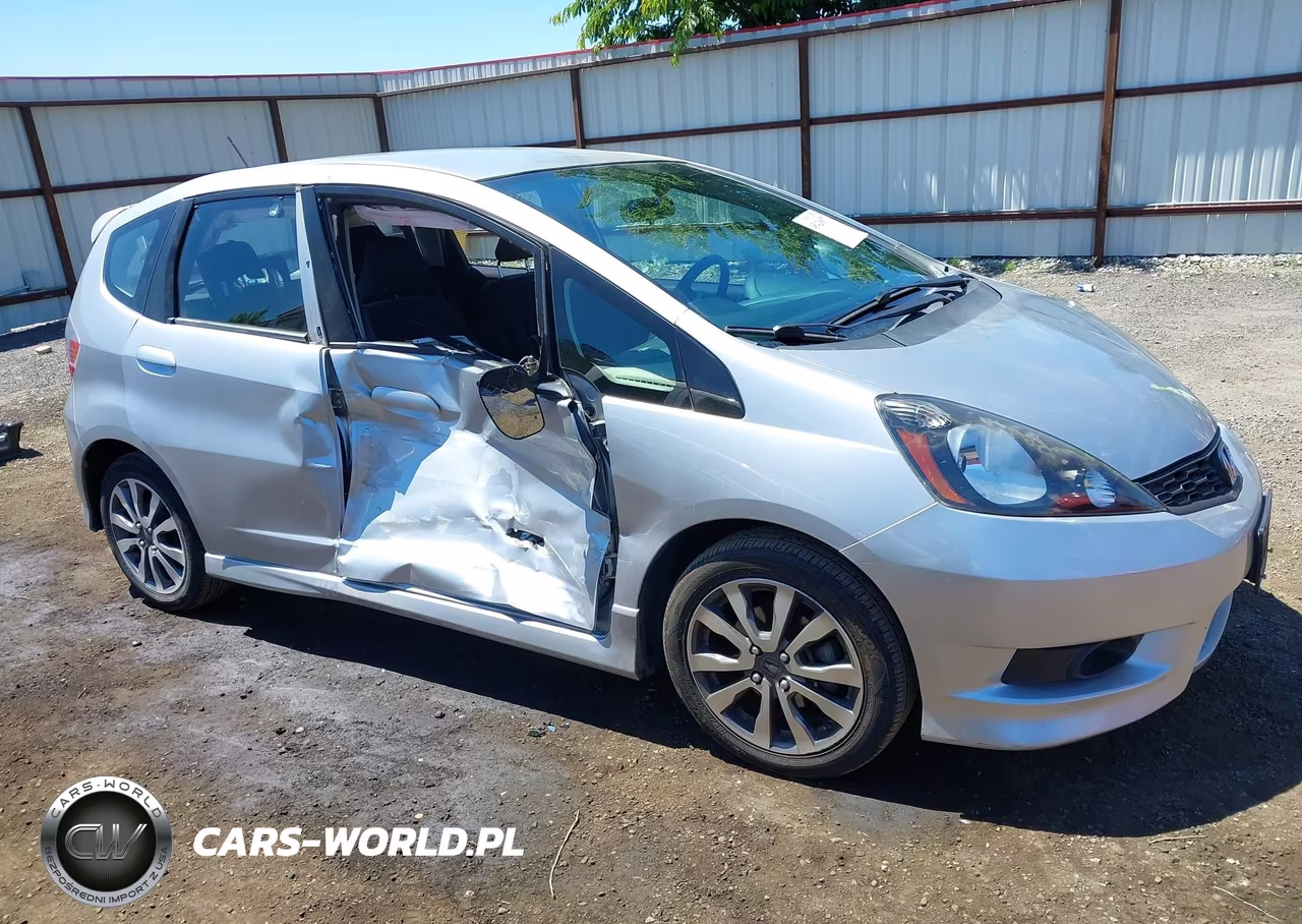2013 Honda Fit Sport VIN:JHMGE8H56DC058907 - 13