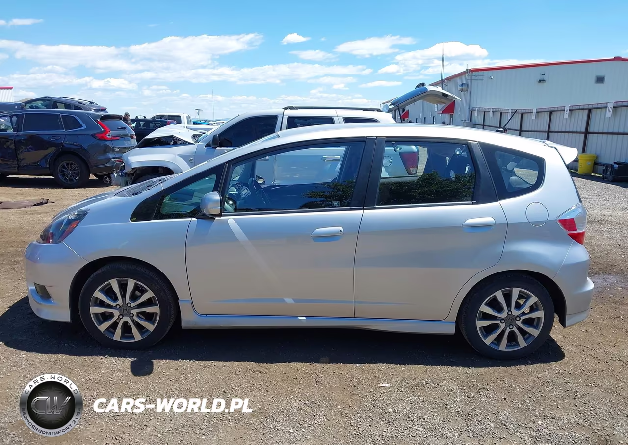2013 Honda Fit Sport VIN:JHMGE8H56DC058907 - 14